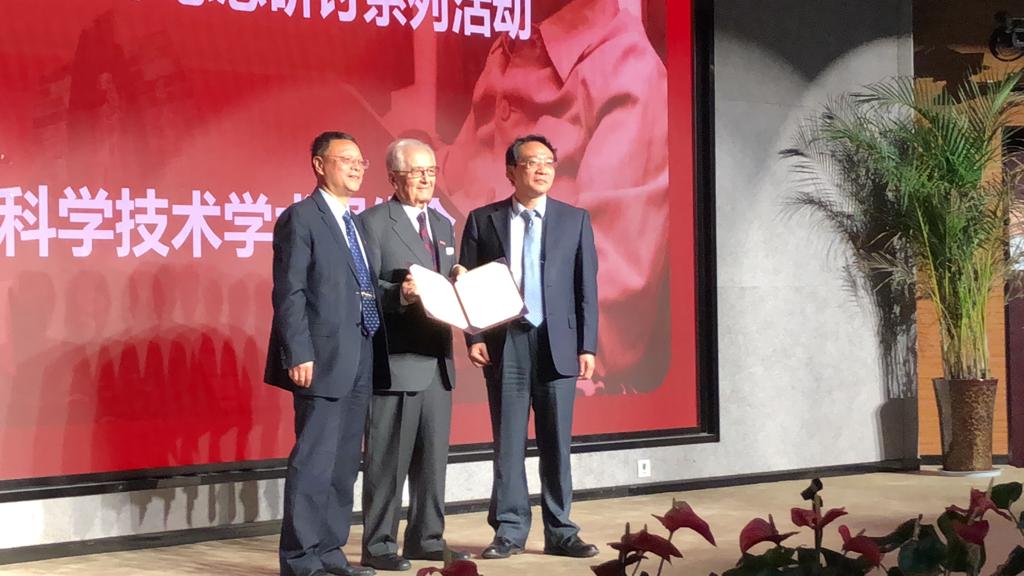 Prof. Dr. Sadık Kakaç’a Xi’an Jiaotong Üniversitesinde Şeref Profesörlüğü